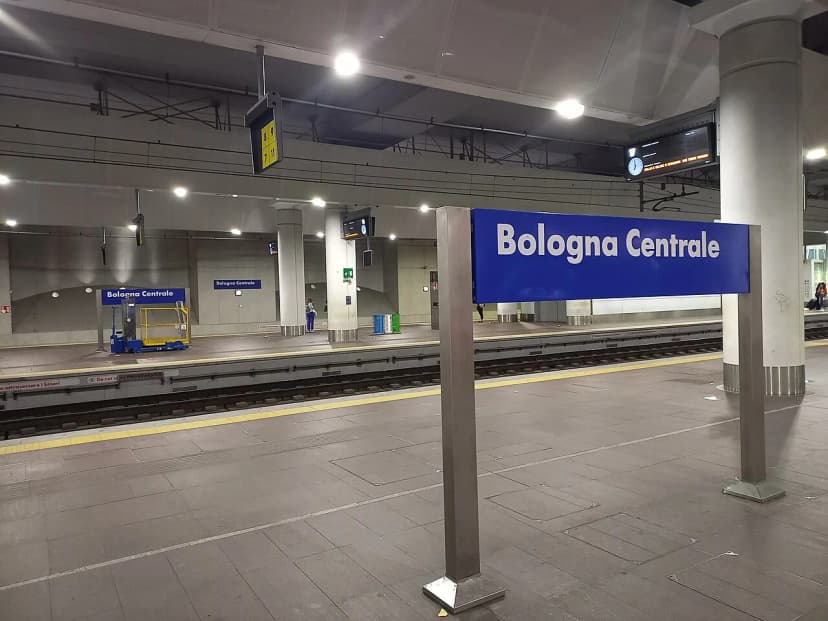 Bologna Train Station: Platforms, Airport Transfers & City Access (2026)