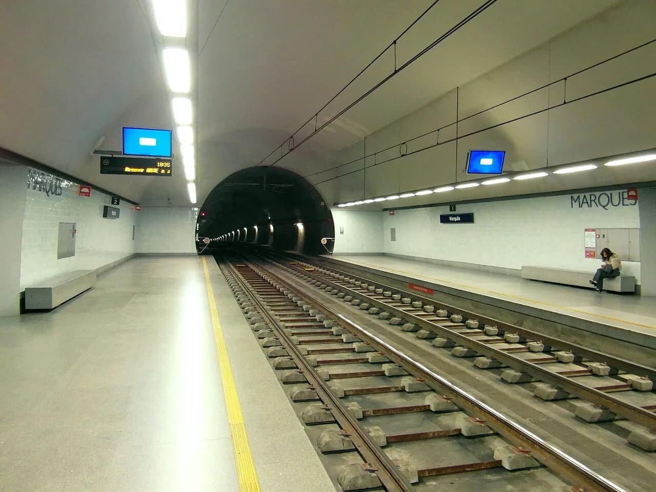 Porto Public Transport: 7 Options, Tickets and Closures