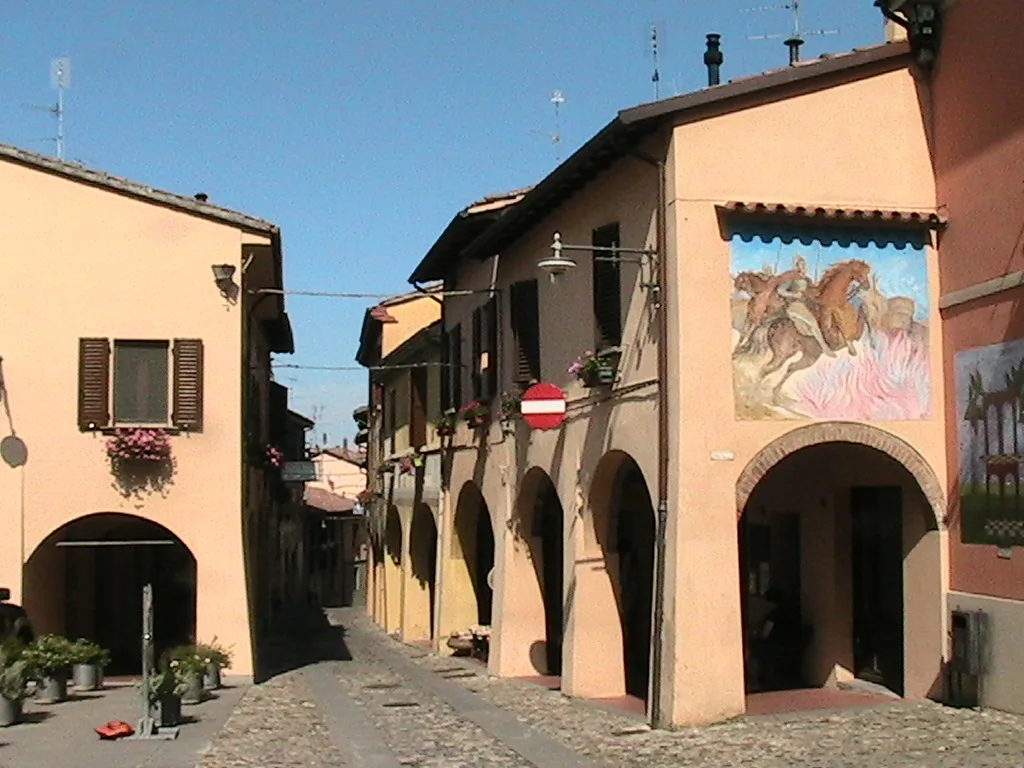 Murals and porticoes in Dozza village