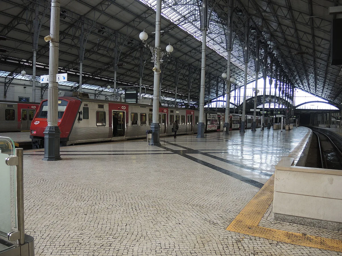 Lisbon and its transport surroundings — 1