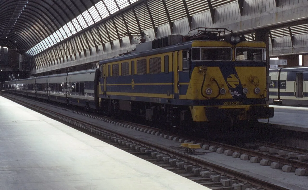 Archive photograph of a locomotive at Seville Santa Justa in 1991; it does not illustrate current rolling stock.
