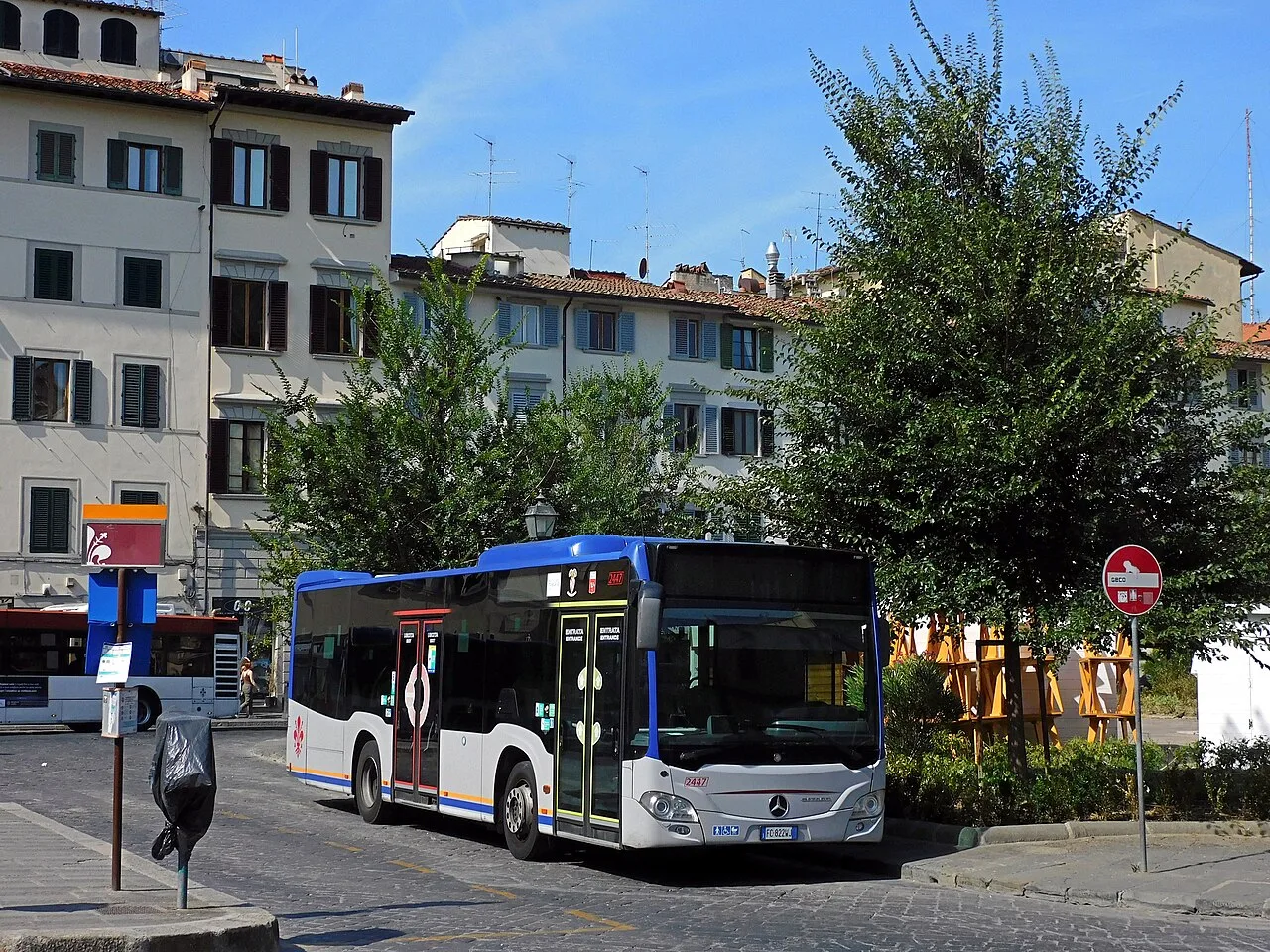 Autolinee Toscane bus in Piazza San Marco, Florence