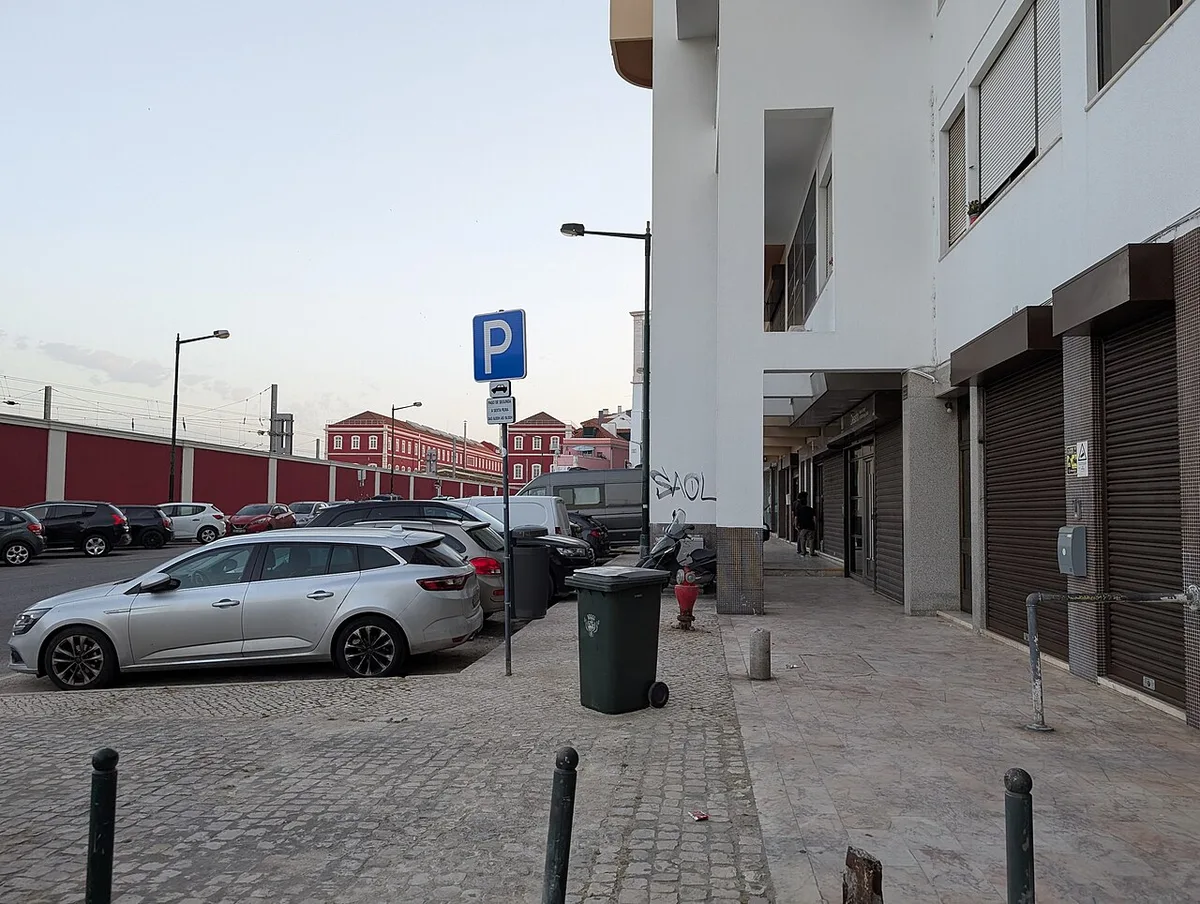 Lisbon and its transport surroundings — 1