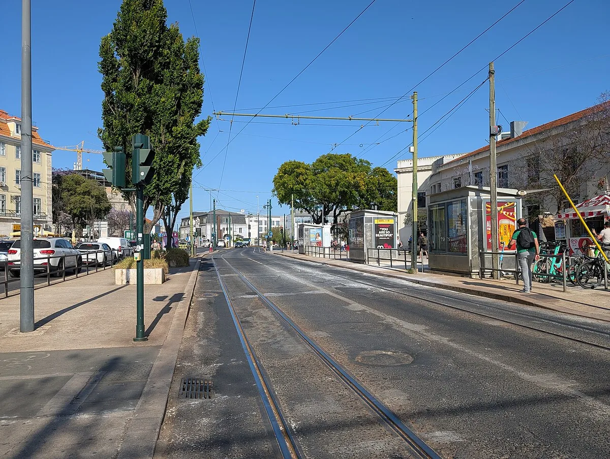Lisbon and its transport surroundings — 1