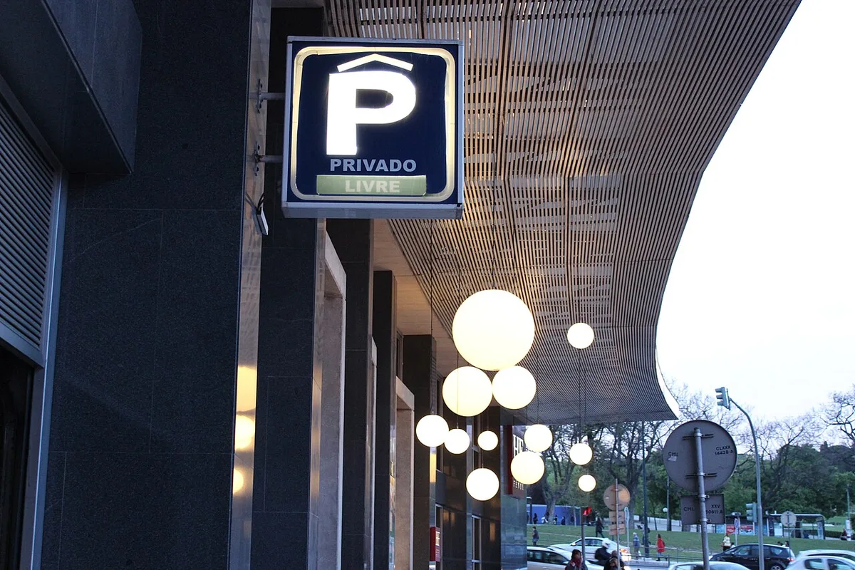 Lisbon and its transport surroundings — 2