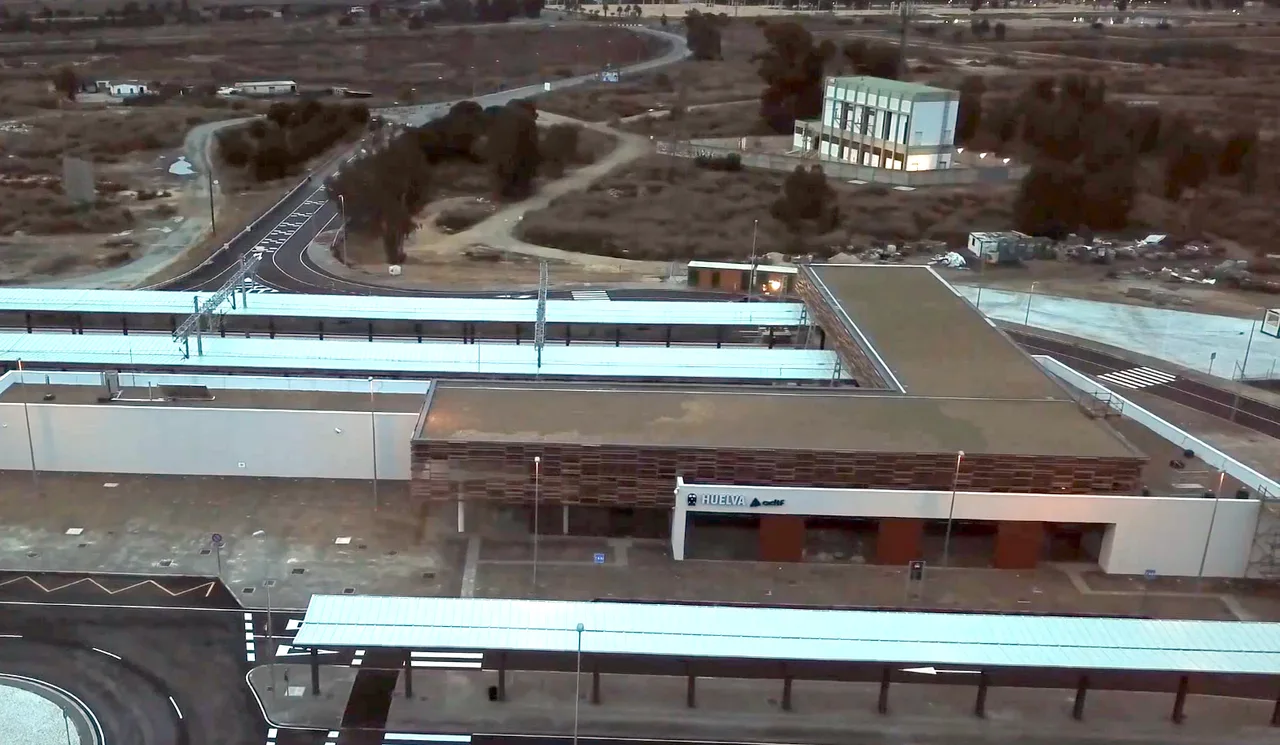 Huelva Las Metas station building and platforms before opening in January 2018