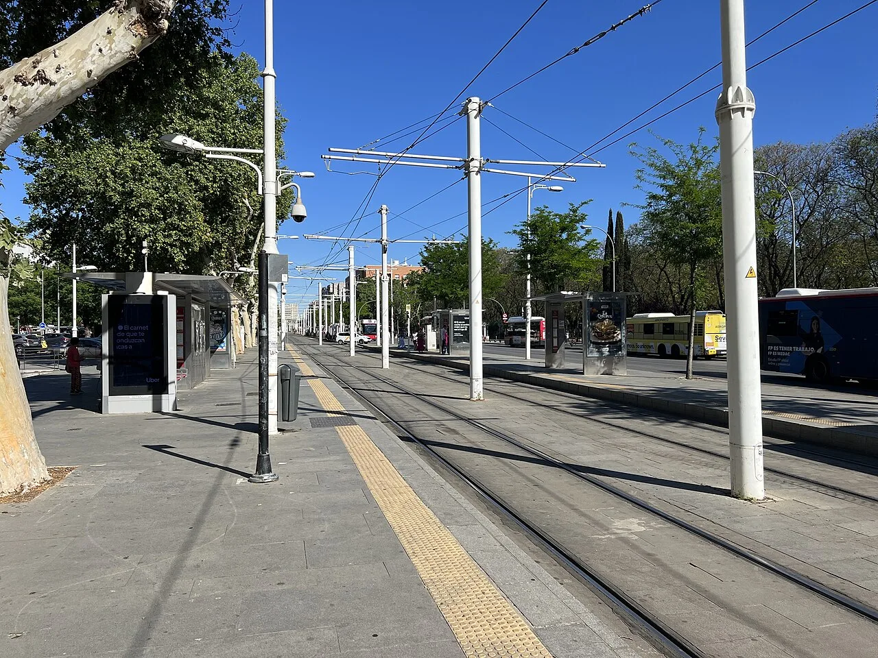 Prado de San Sebastián tram platforms in Seville, separate from the TUSSAM service counter