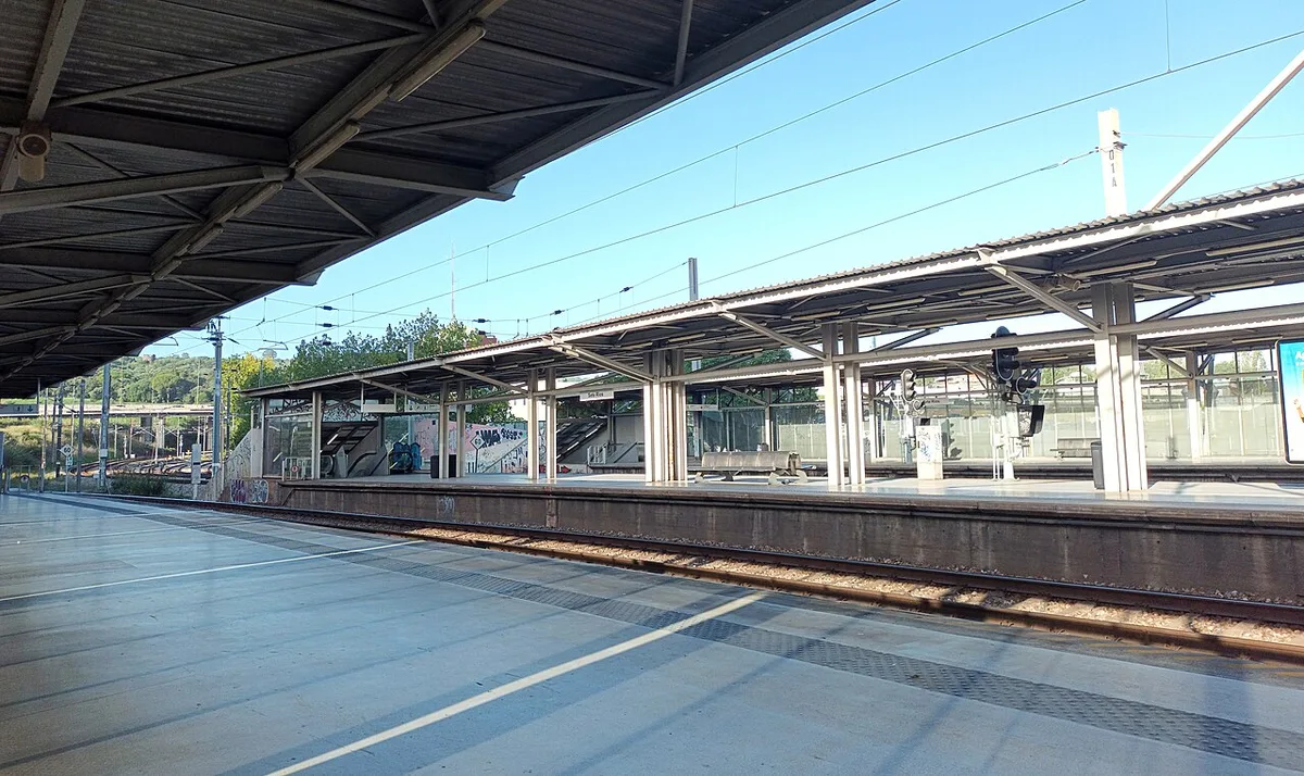 Lisbon and its transport surroundings — 1